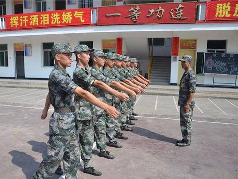 在新兵连新兵们主要学些什么？|新兵|条令|班长|内务|征兵_新浪新闻