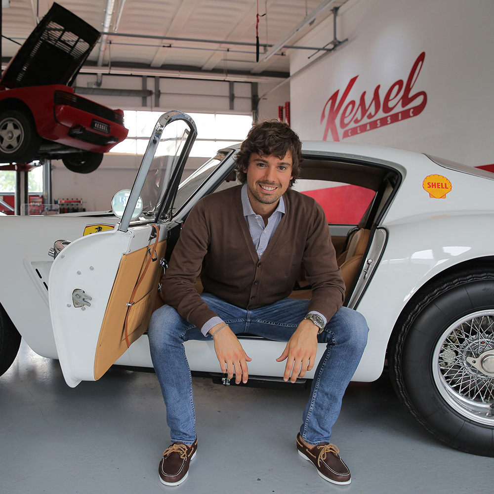 这位30岁的瑞士小哥买下全世界唯一一辆法拉利