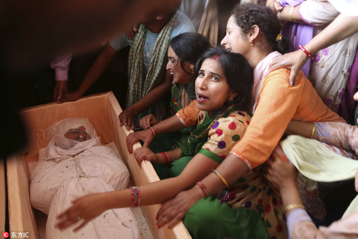 印巴发生冲突致两名印度士兵丧生葬礼举行