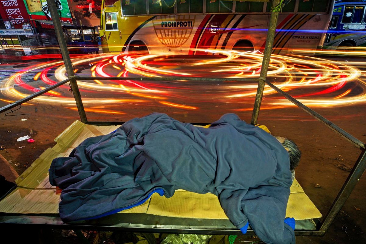 第一视角睡大街图片图片