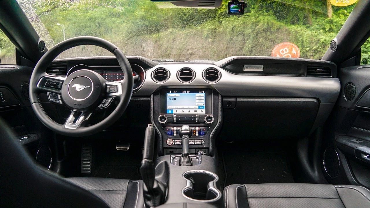 试驾福特2018款mustang!比老款多了4个挡真的能飞!