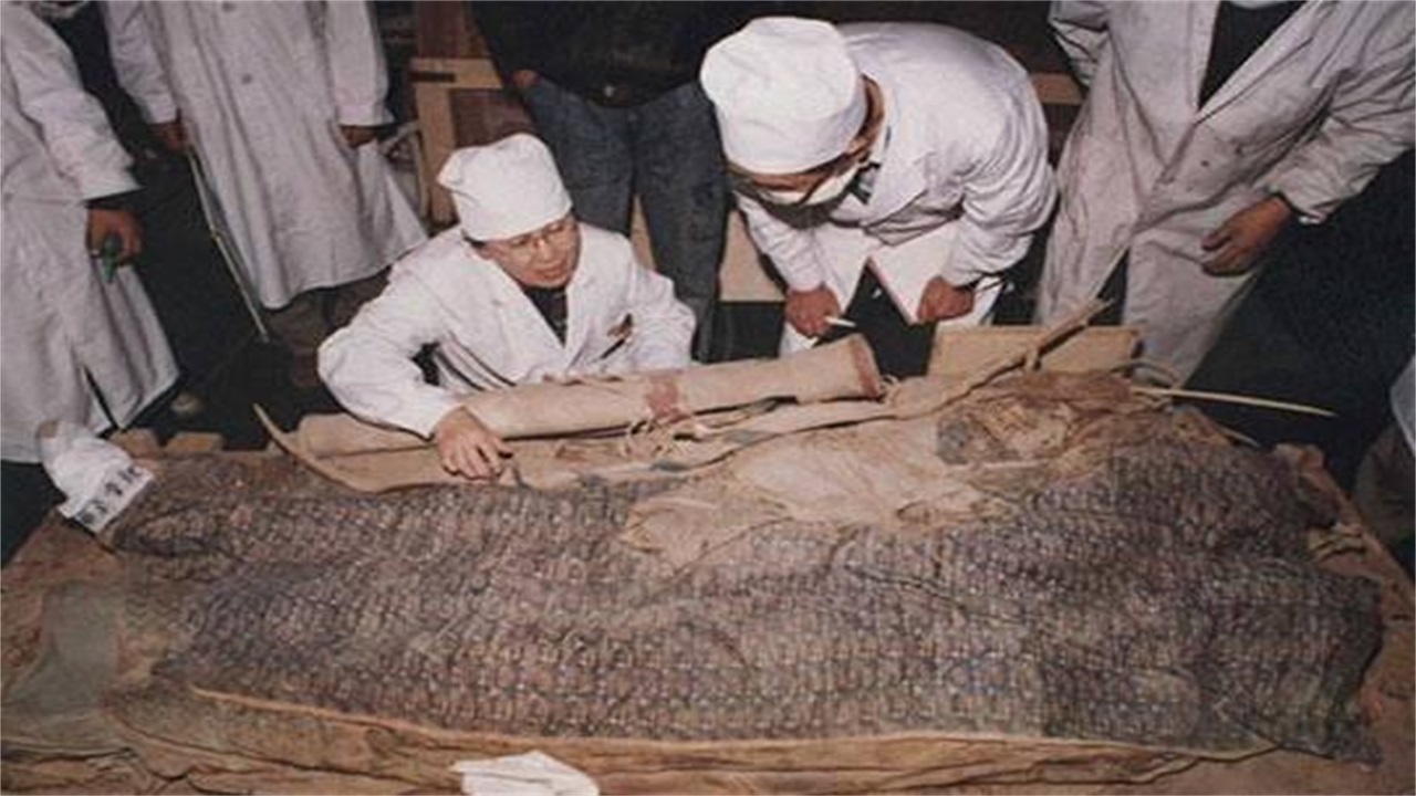 一个山丘年年寸草不生