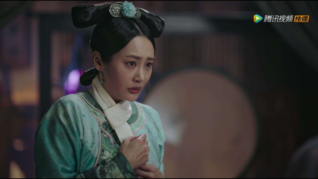 宫人都可以随意调教卫嬿婉,从此她就成了大家的浣衣婢女,每天洗衣服到