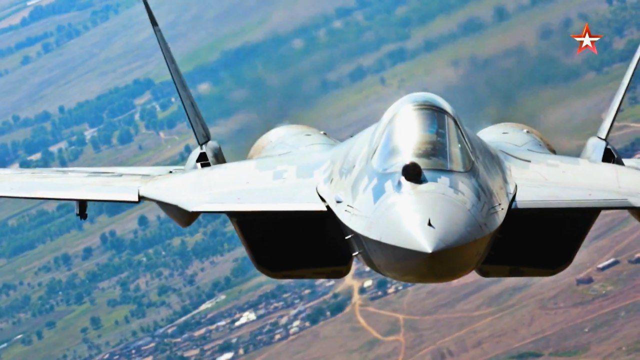 俄罗斯使出最后绝招, 苏-57大曝独家枫叶机动能狂揍猛禽吗?