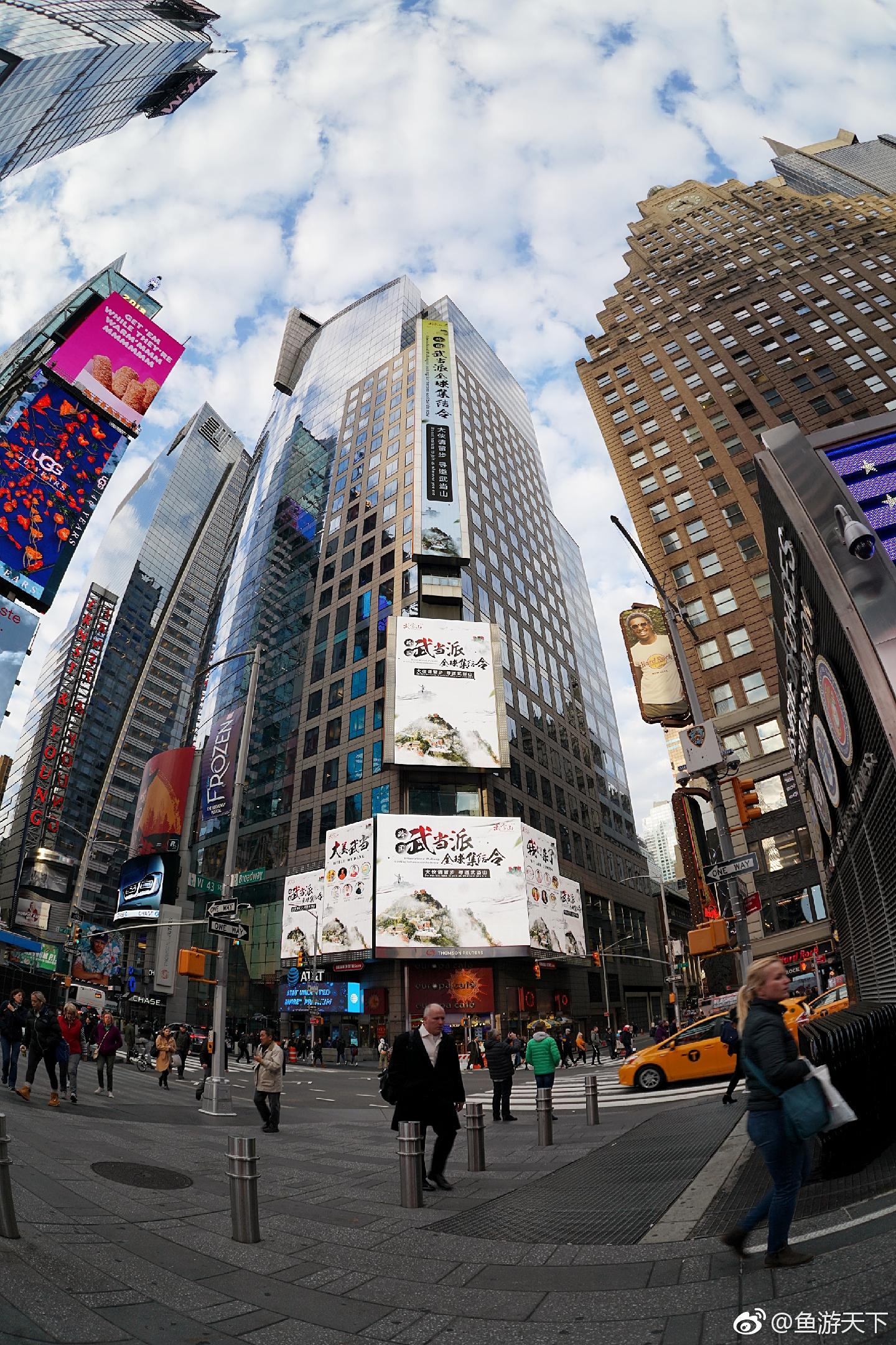 朋友告诉我说我的照片上了纽约时代广场,她很激动