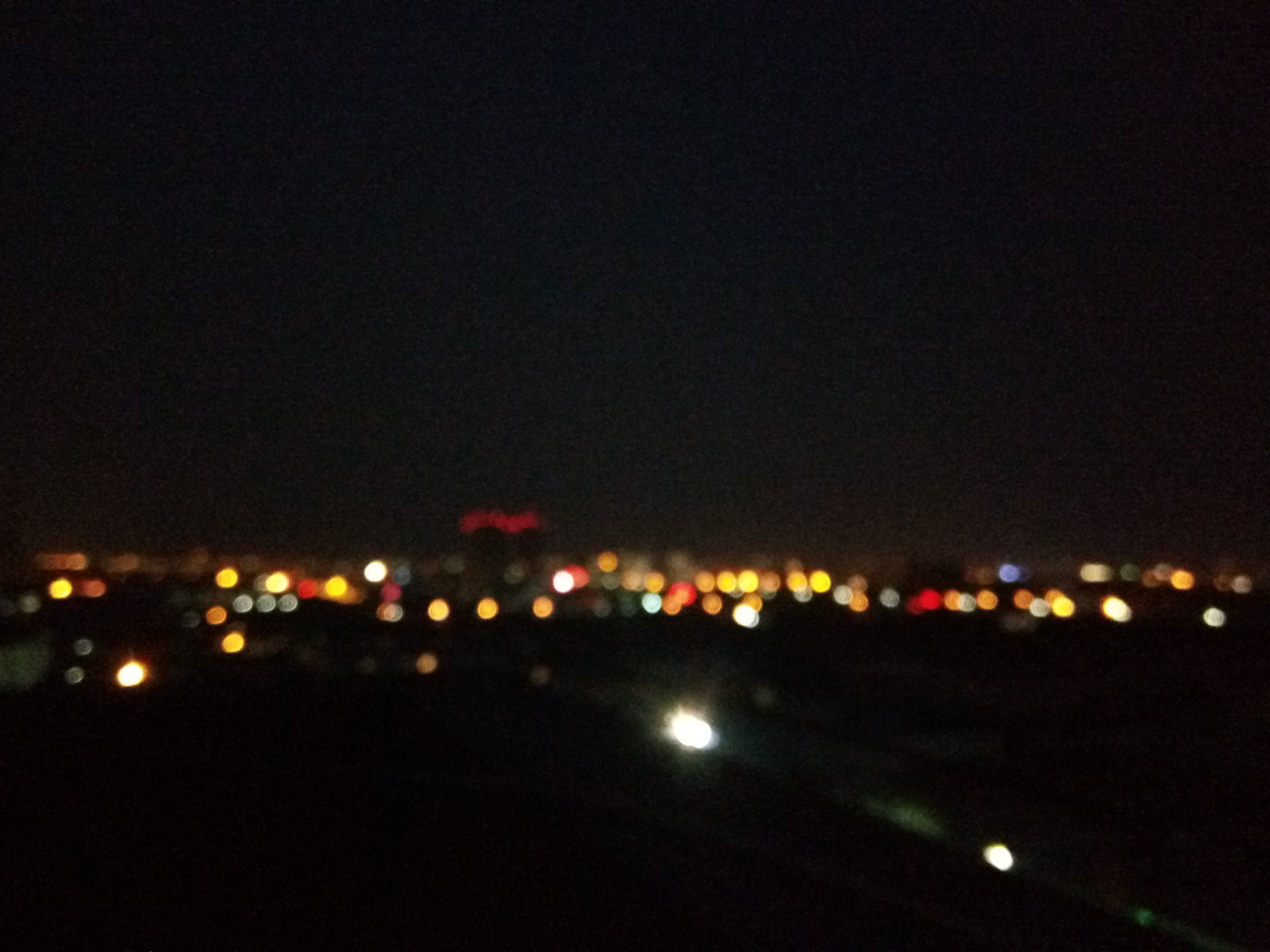 晚风阵阵的夜晚天台 灯光点点 万家星火