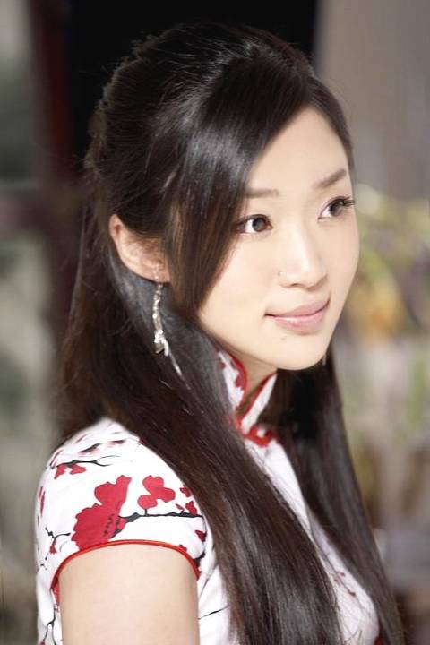 步非烟可以超越金庸绝不可革他的命因为她还嫩需要继续成长