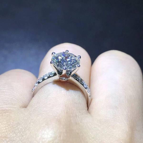 三克拉的大钻戒,二手回收多少钱?网友:还是买不起!