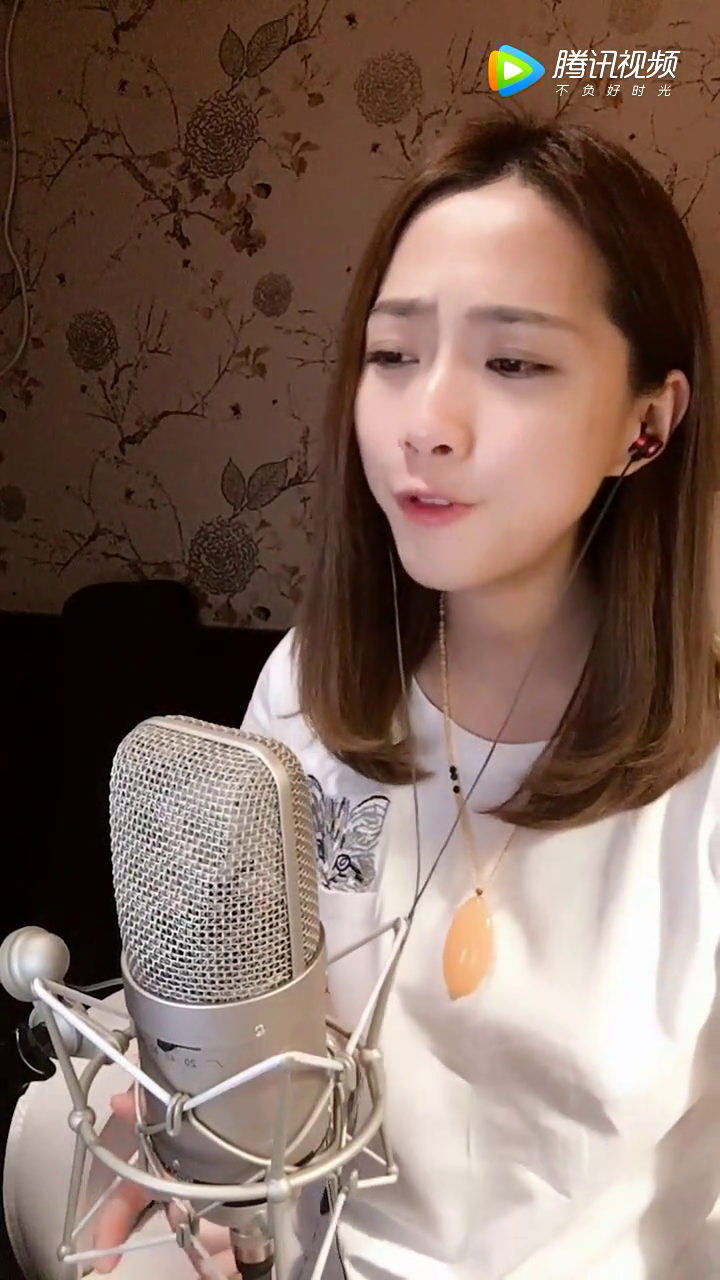 抖音最火的《再见只是陌生人》男生翻唱,终于