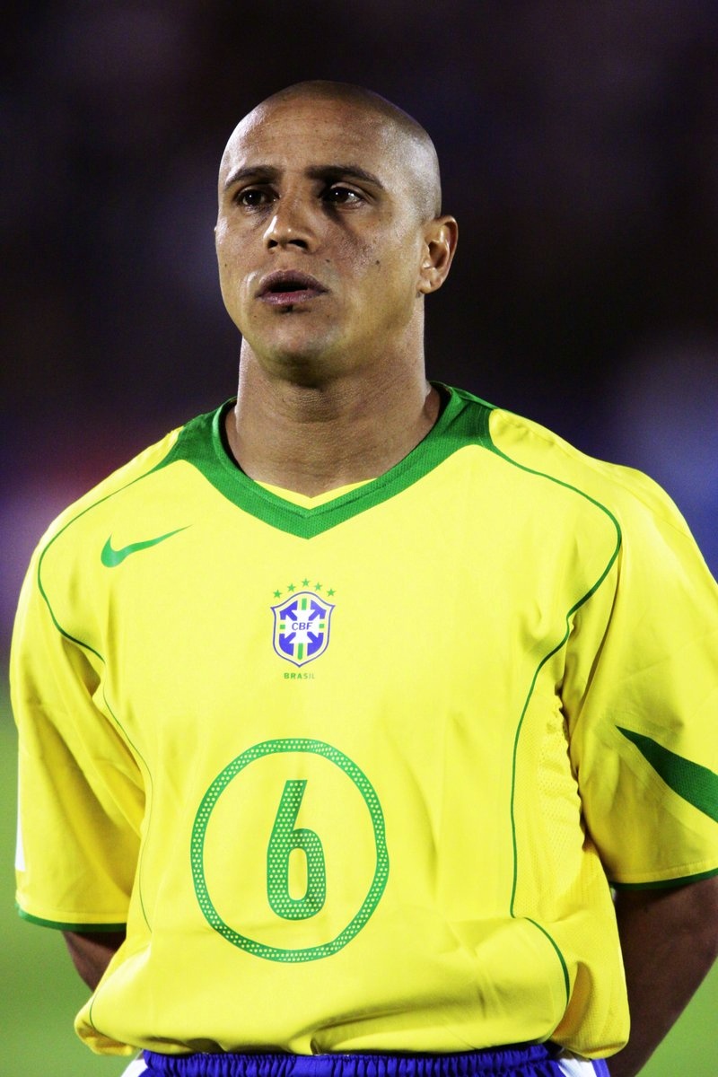 目前代表巴西国家队出场次数最多的三人是:卡福142场;卡洛斯125场