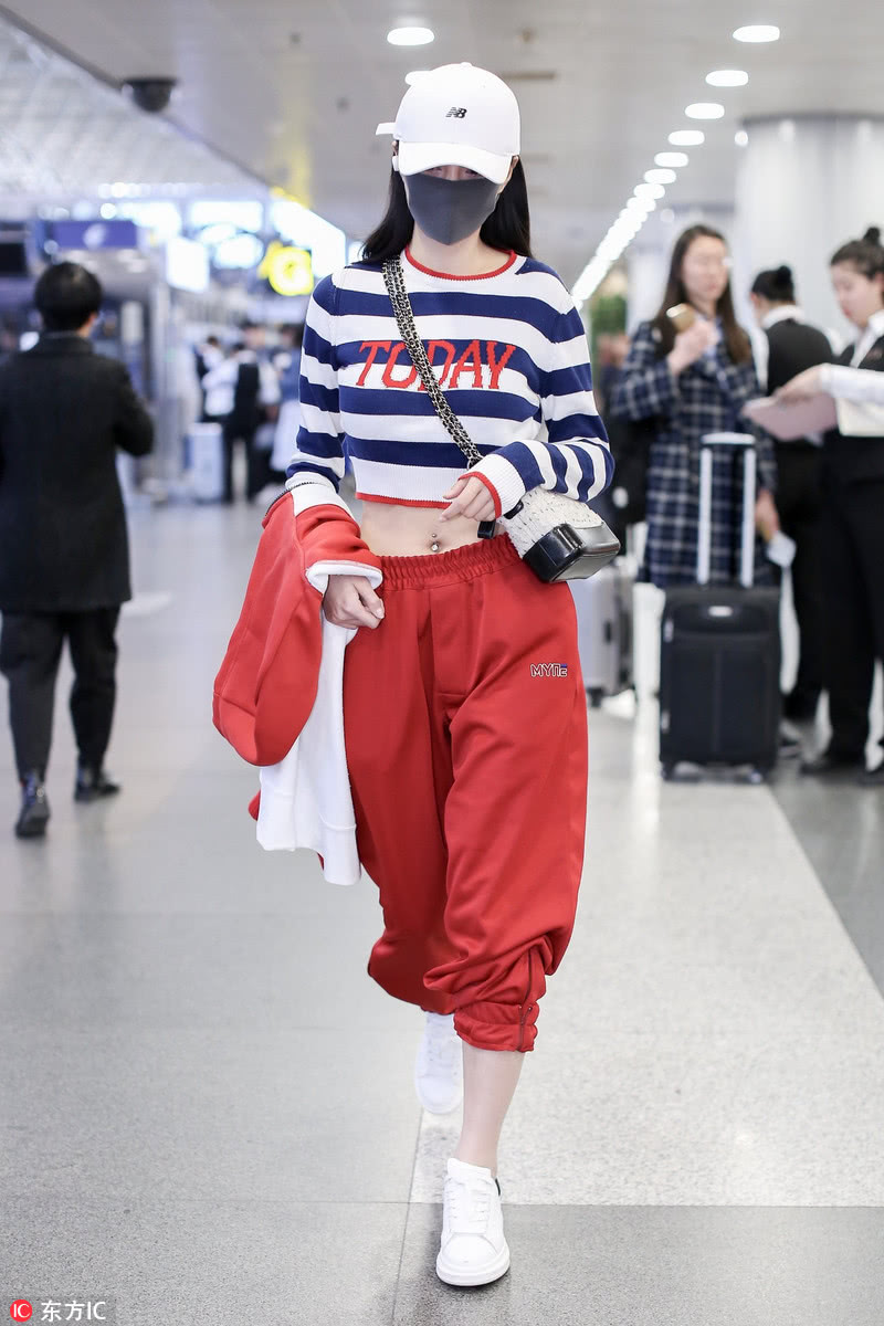 沈梦辰露脐装没有马甲线,脐钉来抢镜 就是这张脸越来越网红了__财经