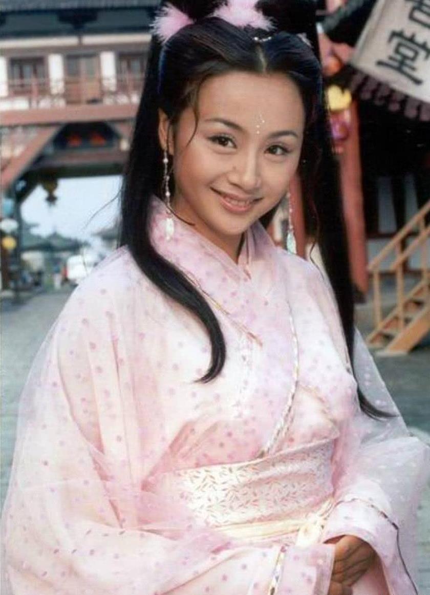 44岁曹颖面容僵硬还发福了? 网友: 这是真的认不出来了!