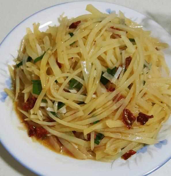 回老家时亲自下厨,做了这几道家常菜,一锅饭都不够吃了