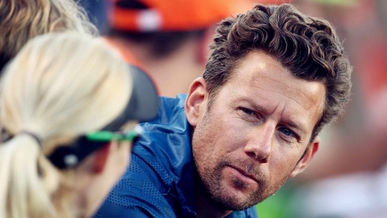 科贝尔温网夺冠帅哥教练功不可没但他换人太勤能合作多久