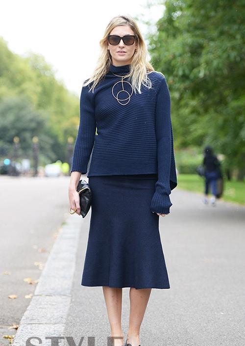 一身蓝装,潮人博主分享的穿搭经典|蓝色|藏蓝色|牛仔蓝_新浪网