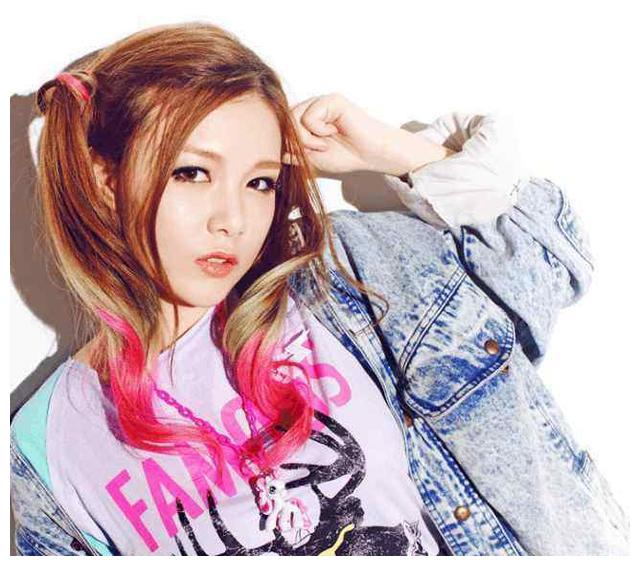 网友们也都纷纷都献上祝福,对慧慧(笑笑的女友)一点要好点.