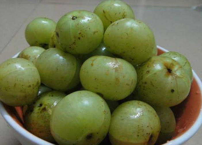 南方农村才有的这种水果味道先苦后甜很多北方人都没见过