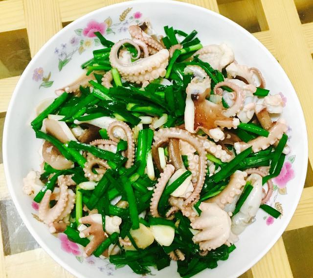 口味咸鲜, 营养极其丰富的妈妈菜, 八爪鱼炒韭菜的家常做法