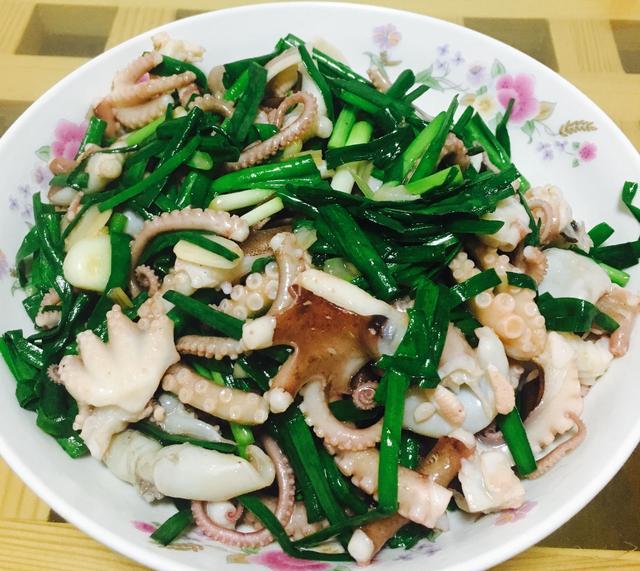 口味咸鲜, 营养极其丰富的妈妈菜, 八爪鱼炒韭菜的家常做法