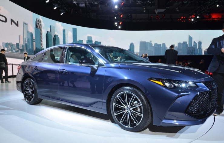 买车的再等等,丰田"亚洲龙"即将上线,车长近5米,仅售22万