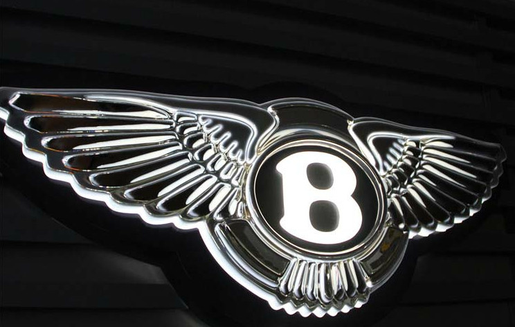 宾利车标撞脸瑞麟车标:宾利车标