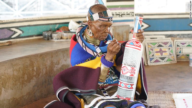 esther mahlangu的设计都是基于当地恩德贝勒传统,恩德贝勒部落的人们