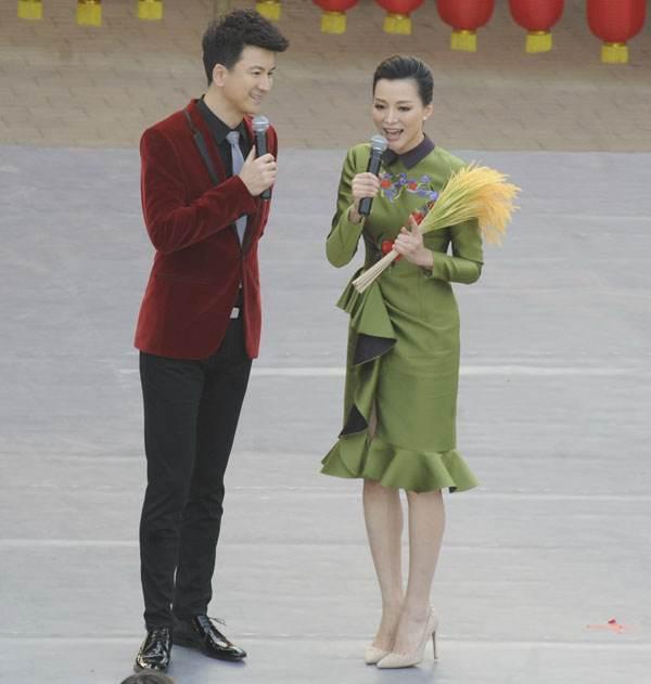 反正马跃是已经结婚多年,且女儿非常的漂亮,现在的马跃俨然成为了央视