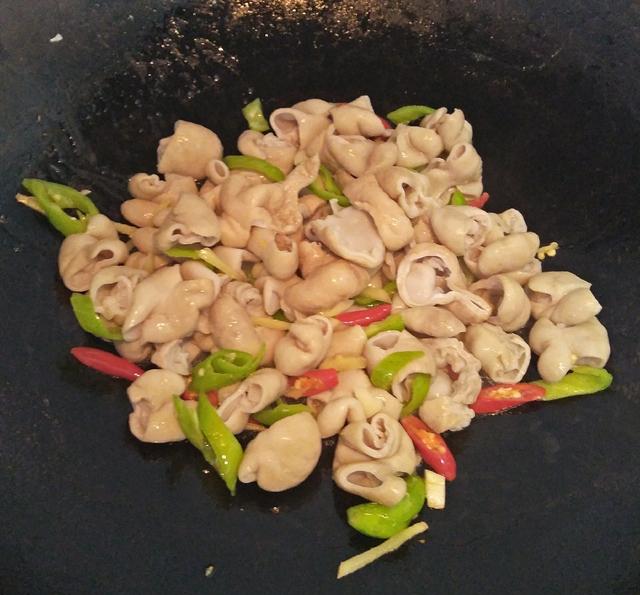 网红菜,三华李炒猪大肠,就是那么酸爽,流口水了!
