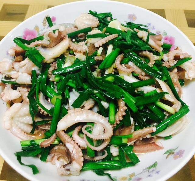 口味咸鲜, 营养极其丰富的妈妈菜, 八爪鱼炒韭菜的家常做法