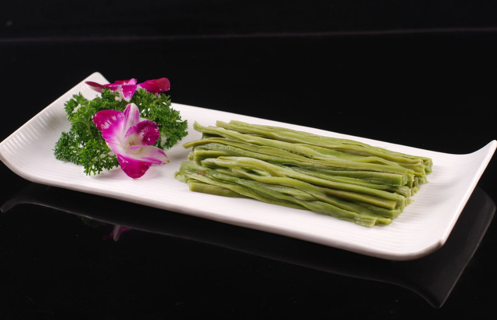 贡菜蘸红汤,清汤皆可,上下15秒,清脆可口,清香沁脾,口感有如天然海蜇.