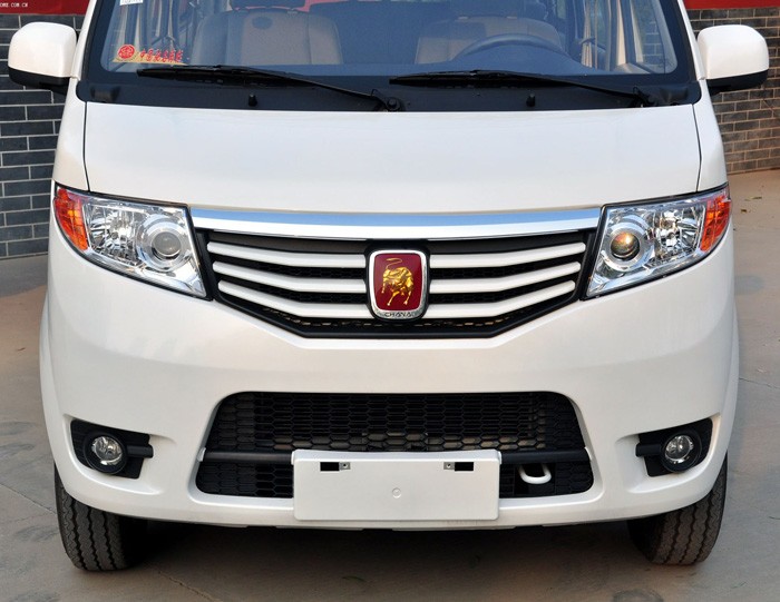 国产最霸气面包车车标带一头牛兰博基尼看了吓一跳