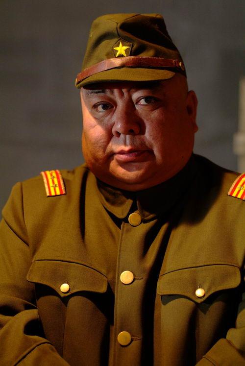 他用九个巴掌和一个馒头,不知打痛了多少流量鲜肉的脸?