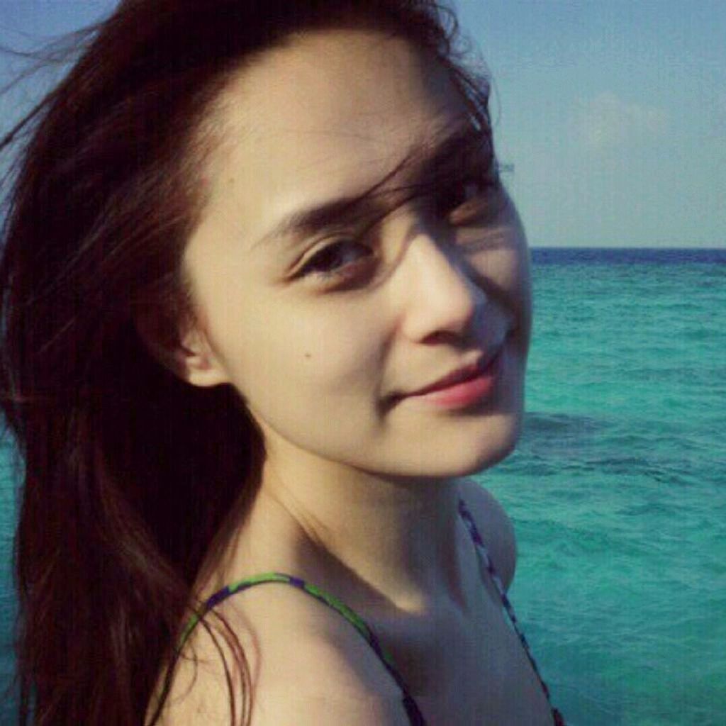 盘点"一痣红"女星,杨丞琳脸颊痣,迪丽热巴泪痣,刘亦菲鼻痣!