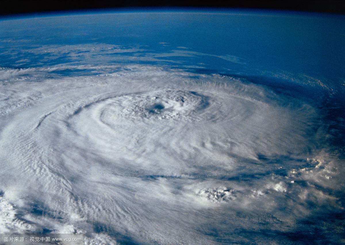 很多新闻上记载天上下金子下美元,其实罪魁祸首竟然是"它"|龙卷风