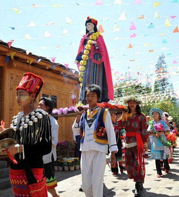 又称"鲜花节",是云南省怒江傈僳族自治州贡山一带怒族人民的民间传统