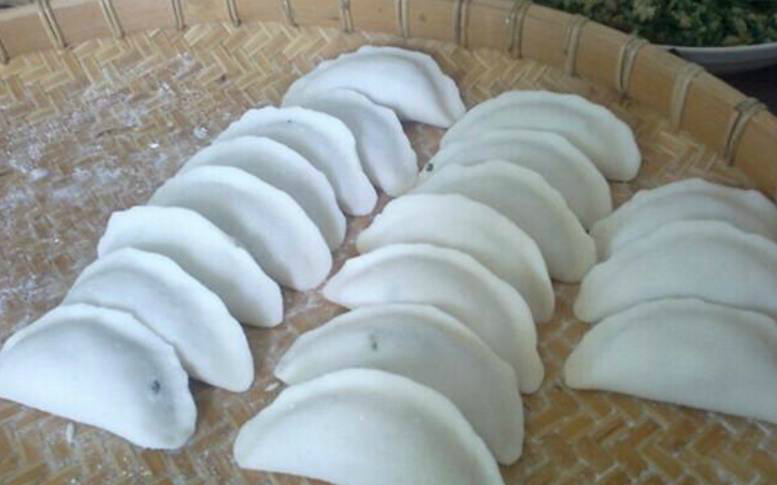 糖心糍:里面是糖片和花生,甜甜的很好吃艾籺:有一种特殊的香气薯包籺