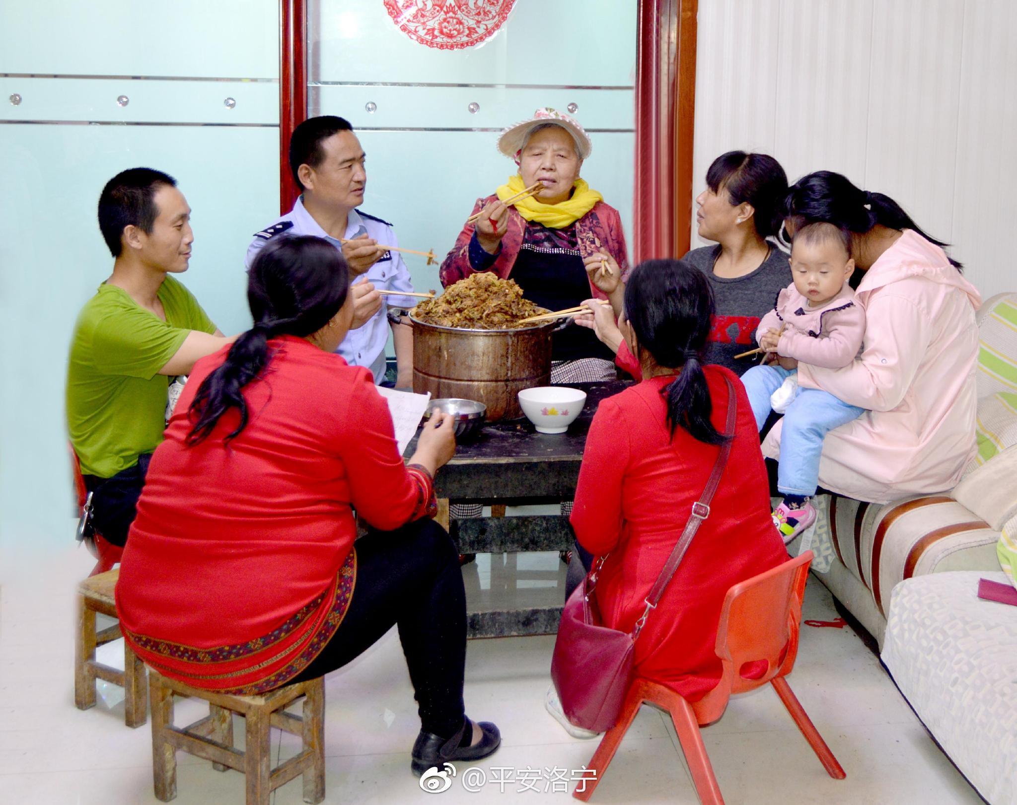 我和妈妈合张影 家有老妈真福宝 绽放幸福绚烂花