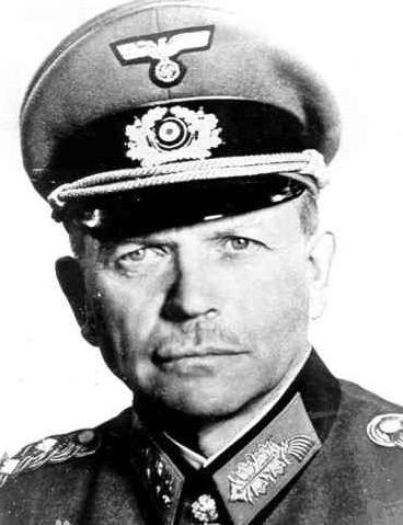 这三位将领的表现非常抢眼,而被誉为"闪电战之父"的古德里安将军,直到