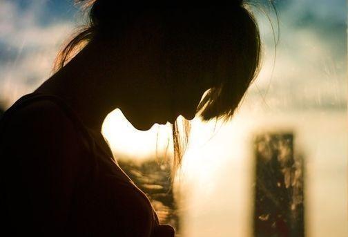 迷失自我的女人因寂寞失去了自我