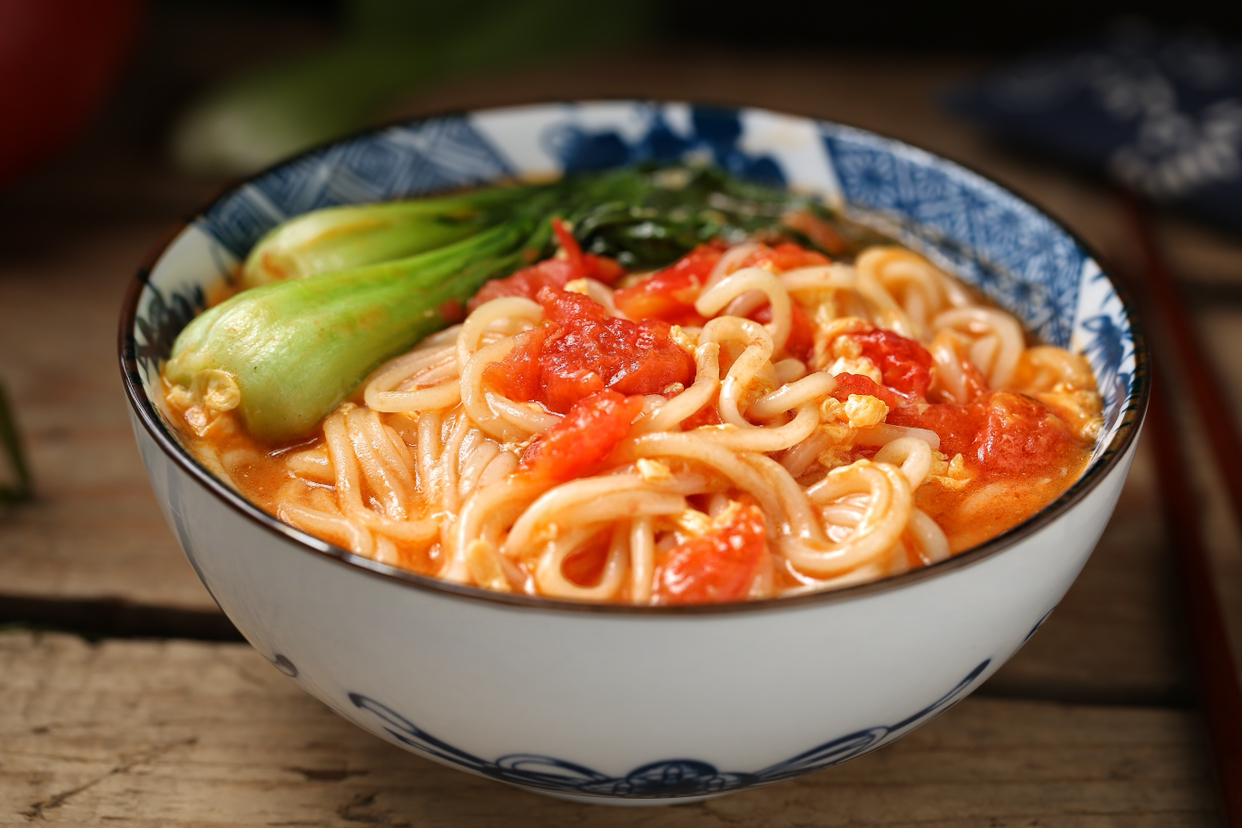 西红柿鸡蛋面就得这样做,汤鲜味美,营养丰富,保你吃一次就上瘾