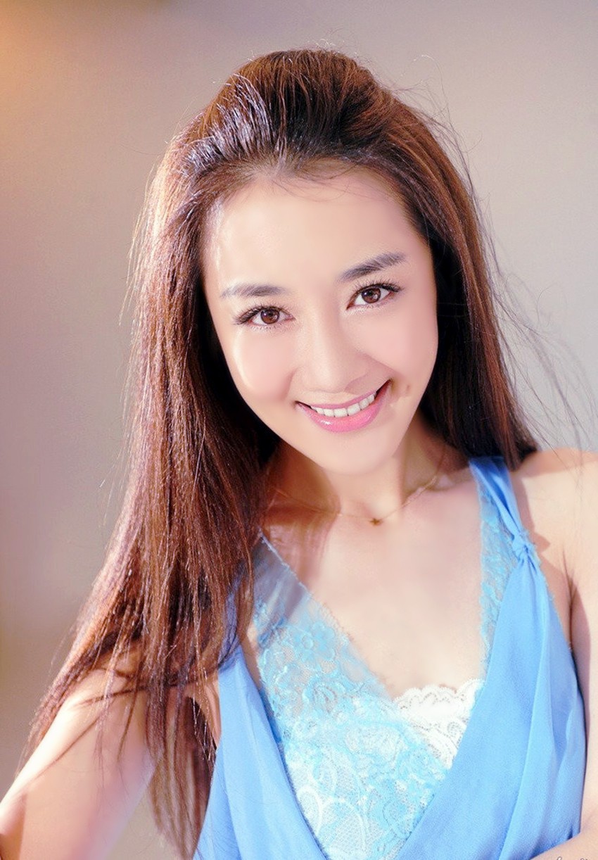 人像摄影(清新笑容的长发美女)人像摄影(清新笑容的长发美女)人像摄影