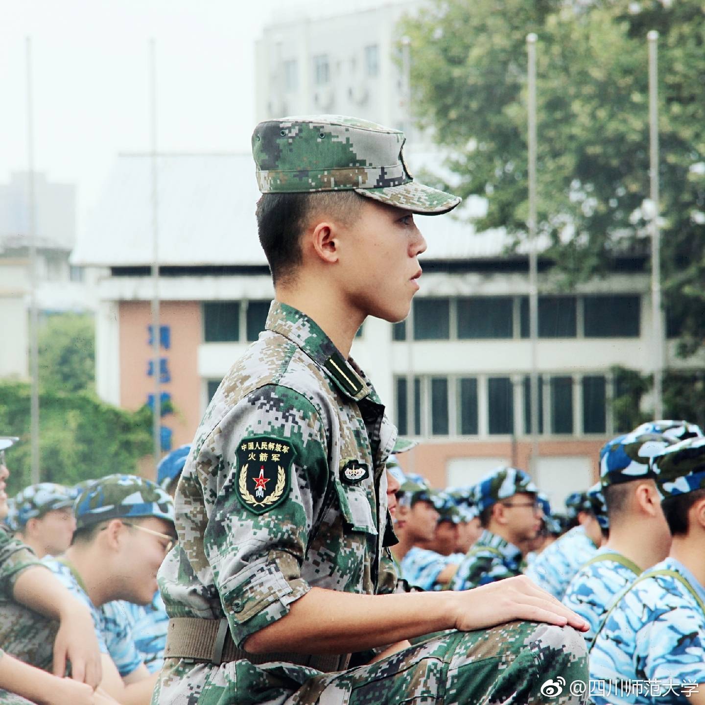 川师新生军训教官·背影集