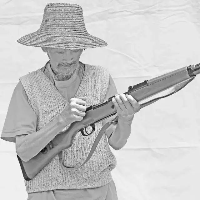 一组老兵"扛枪照",致敬抗战老兵!