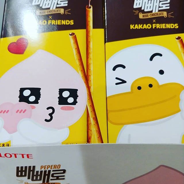 和乐天派派乐合作啦推出kakaofriends包装的派派乐巧克力棒快