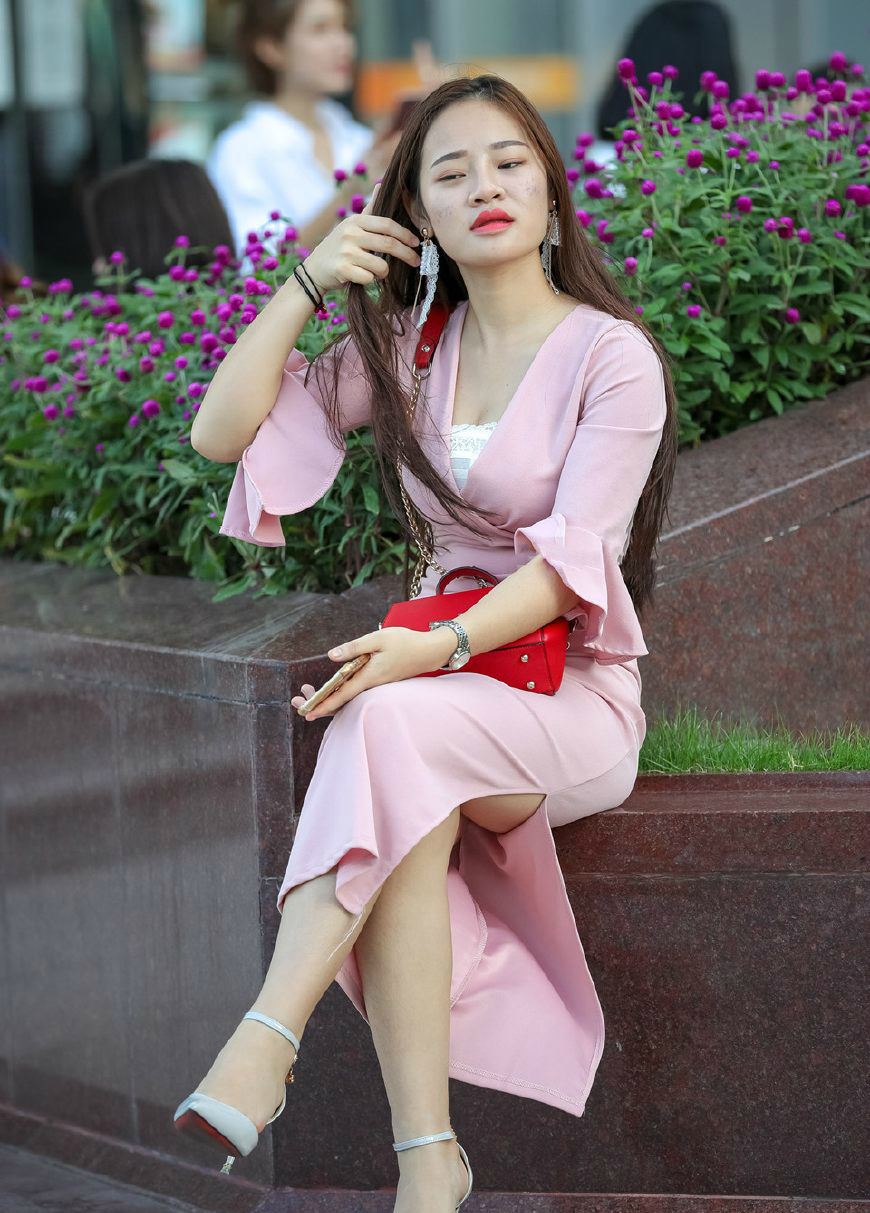 街拍图1五官精致图3成熟性感图6的微胖小姐姐最有女人味