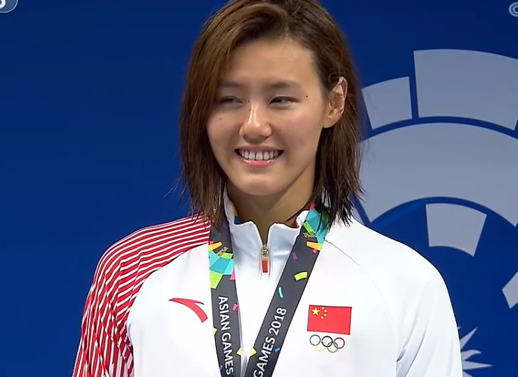 亚运会:女子50米仰泳决赛,刘湘打破世界纪录夺冠