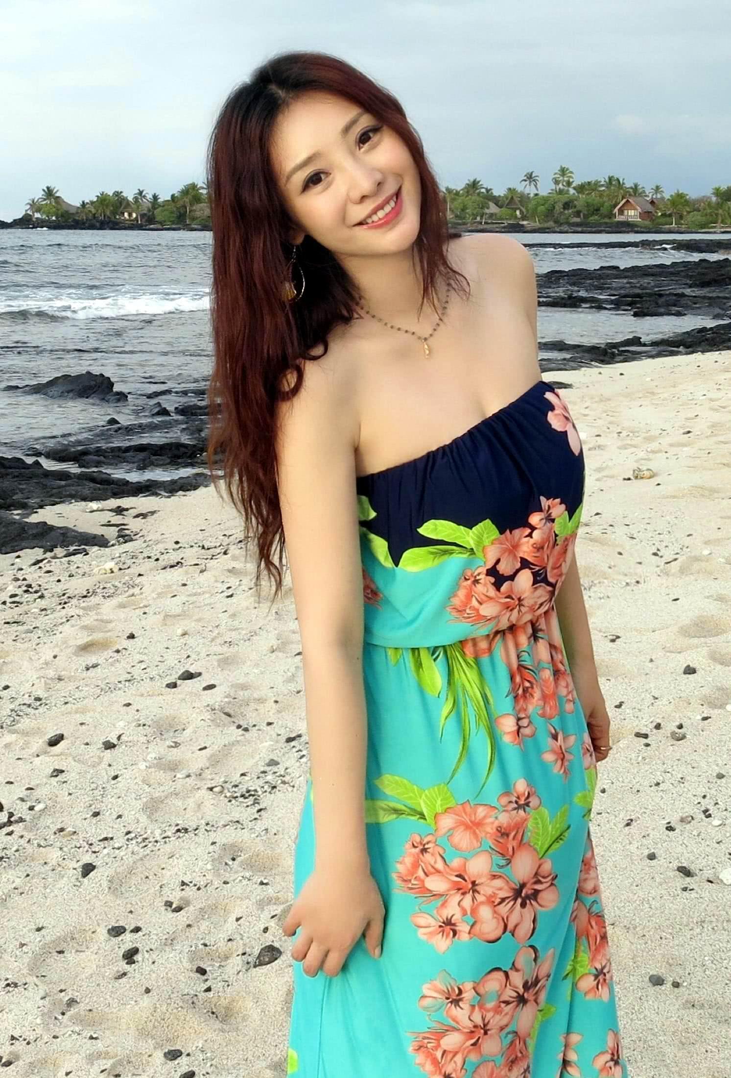 柳岩谈潜规则:性感是一方面,抓住机会才有能力可以走得远!