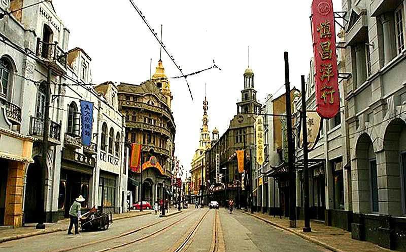 很多年前的上海街道的老照片,当年的上海还是很繁华|上海街道|老照片|