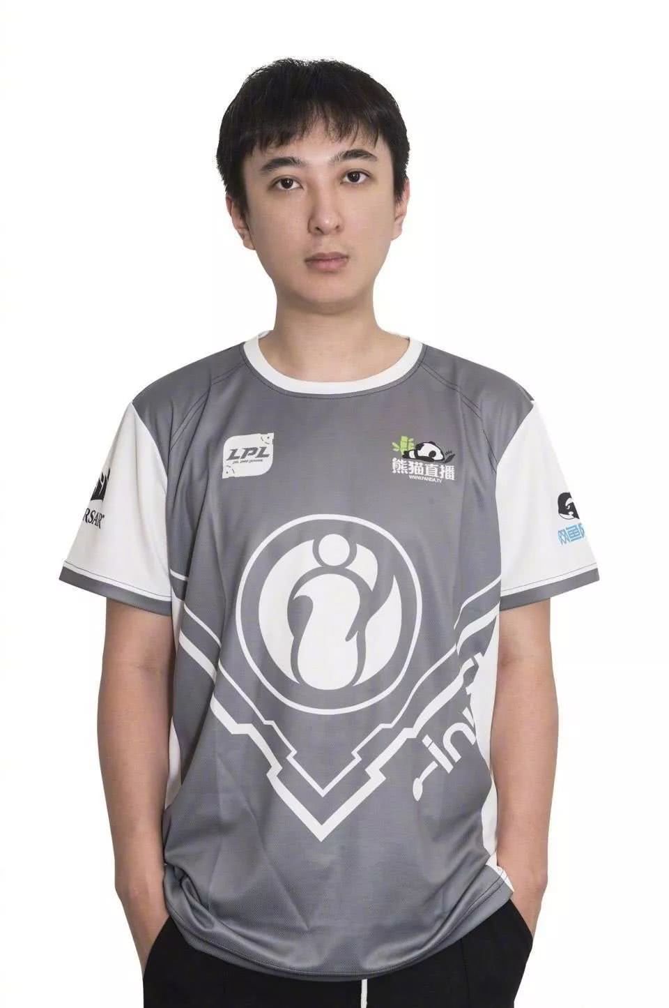 "电竞传说哥"王思聪退役,留下了"凡人们"永远迈不过去的大山