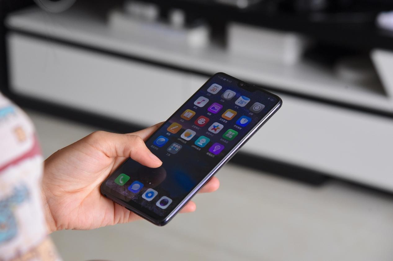 oppor15正式发布渐变色再次引领机圈潮流